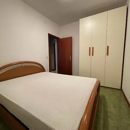 Lara Apartmán *